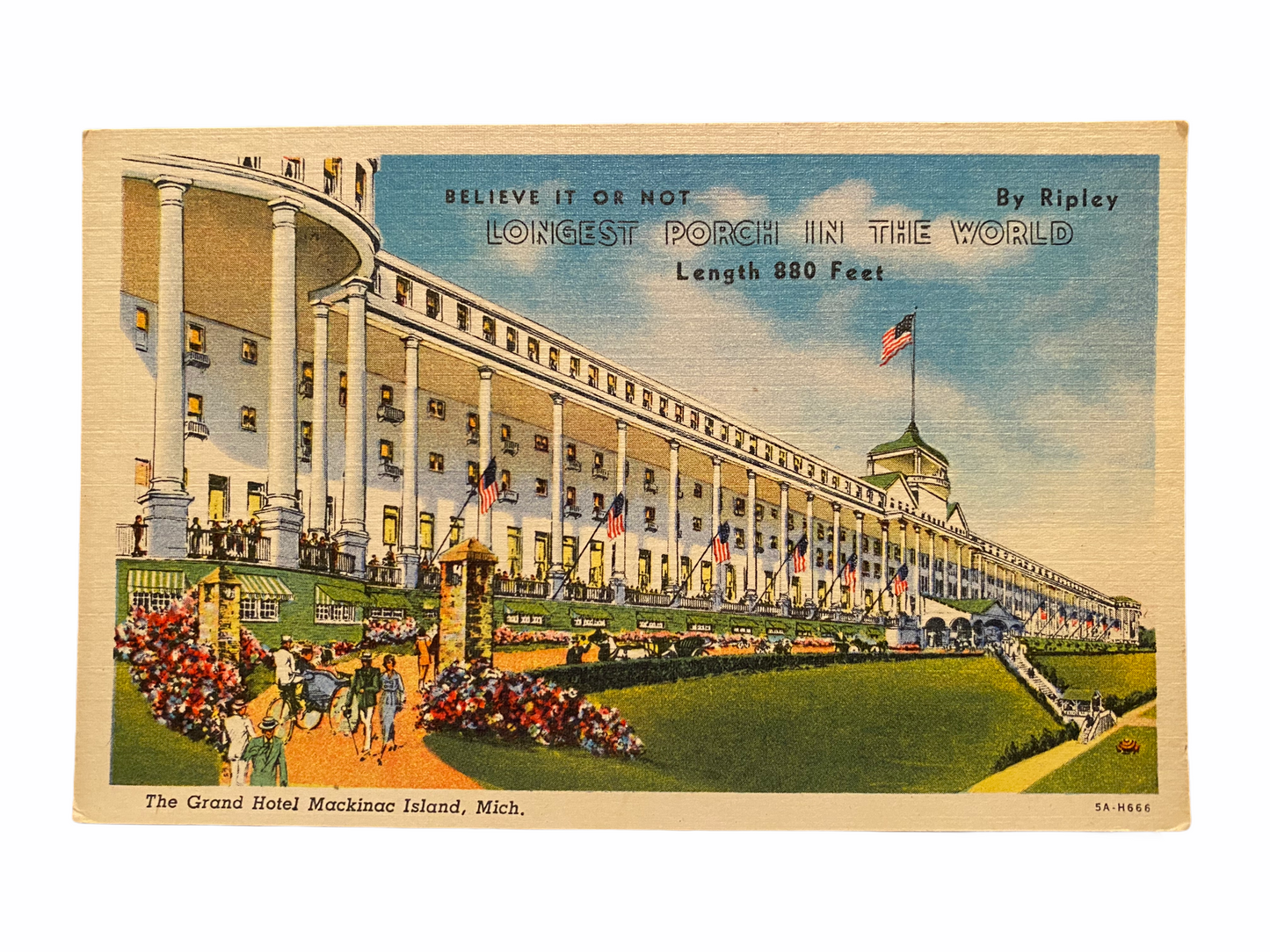 The Grand Hotel Mackinac Island, Michigan. Longest Porch in The World. Unused Linen Postcard Circa 1930-1944